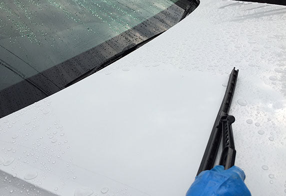 Soft99洗車用雨刮片,專為汽車清潔除水研發。可伸縮手柄,方便清潔車頂、擋風玻璃等大面積。橡膠刮片輕觸表面即可撥掉水滴,不刮傷車漆。使用時請保持表面濕潤,避免過度施力。Project-Auto香港汽車用品專門店,現貨極速出貨。