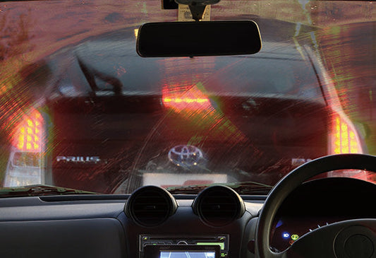 擋風玻璃成日睇唔清，究竟玻璃除油膜清潔劑點樣揀?