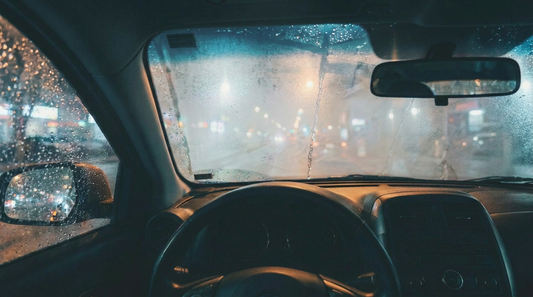 落雨天擋風玻璃起霧? 可以點搞?