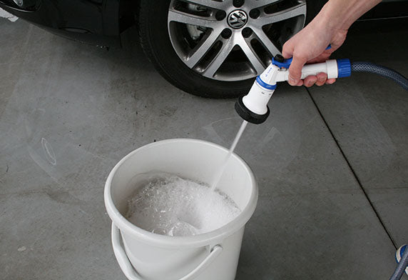 Soft99 撥水型鍍膜洗車液 洗車蠟水 潑水效果 驅水 光亮效果 塗層 日本