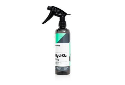 韓國CarPro Hydro2 Lite水立方增亮版鍍膜劑，香港現貨發售。本品為即用型噴霧式二氧化矽鍍膜劑，採用創新的「水電結合」技術，在沖洗過程中與水接觸時形成耐久的保護層。無需擦拭，一噴一沖即可完成施工，大幅降低洗車時物理擦拭造成的刮傷風險。500ml容量，適用於車漆、玻璃、輪圈、塑料與鍍鉻表面。具備卓越疏水性能，污垢與水珠自動滑落，同時有效抵抗紫外線與酸鹼溶液侵蝕，保護效果可達3個月以上。使用前請徹底清洗車輛並確保表面濕潤，搖勻本品後均勻噴灑於表面，立即用強力水流徹底沖洗，最後用吹風機或乾淨超細纖維毛巾擦乾剩餘水分即可。香港潮濕多雨，本品能有效減少日常洗車頻率並維持車身光澤，是新車養護與鍍膜增亮的理想選擇。Project-Auto香港汽車用品網店，滿HK$168免運費。