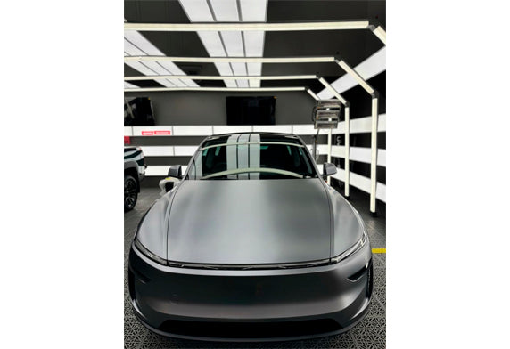 CarPro MADMATTE啞面保護鍍膜，專為啞光與緞面漆面研發的專業級二氧化矽噴霧密封劑。能為啞光漆、PPF貼膜及胎鈴提供持久保護，完整保留其獨特的細膩紋理與原始啞光外觀，不會產生不自然的光澤。先進疏水性配方能有效排斥水分、灰塵與污染物，讓啞光表面的日常維護變得更輕鬆。可作為獨立保護劑，亦能增強既有陶瓷塗層的疏水性能。使用時噴灑於超細纖維布上，以十字交叉方式均勻塗抹，再以乾布擦拭至均勻啞光效果。香港潮濕多雨，啞光漆與PPF車主維護不易，本品能有效應對。Project-Auto香港現貨。