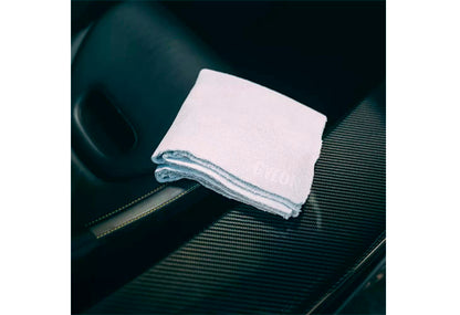 Gyeon 汽車內籠抹布 毛巾 清潔汽車 洗車用品 Project-auto.com 正品保證 高性價比 環保 經濟 耐用 細節清潔 車用清潔 汽車美容護理 專業級護理 展廳級清潔 防污處理 保護內飾 高端護理 業界標竿 品質首選 專業美容 頂級護理 汽車護理產品 車內清潔布 專用清潔巾 內飾清潔 無痕清潔 不殘留 吸水毛巾 擦拭布 汽車內裝 車廂打理 日常清潔 每週清潔 深層清潔 溫和配方 安全性高 車內衛生 車內環境 清新車廂 無刮痕表現 確保無刮痕 專業細節處理 內飾完整性 車廂護理 清潔殘留物 去除灰塵 去除污垢 去除指紋 易於清潔 簡化清潔流程