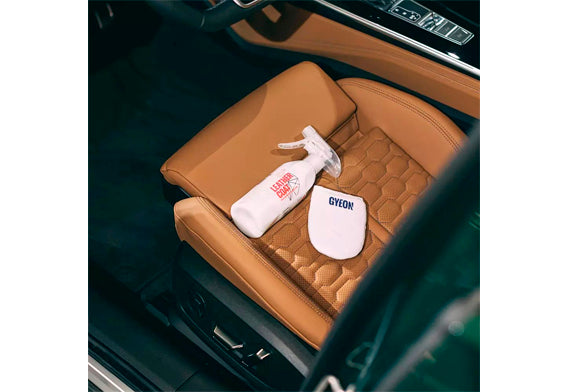 Gyeon 汽車皮座清潔 修護 保養 皮革 汽車用品 洗車 汽車內籠用品 防紫外線 不改變啞光外觀 原廠啞光質感 保留皮革手感 無黏膩感 易於使用 單層施工 入門級鍍膜 半苯胺皮革適用 納帕皮革適用 啞光皮革適用 現代汽車皮革 人造皮革適用 汽車皮椅 韓國製 韓國品牌 120ml 500ml 汽車美容 汽車護理 內籠護理 皮革保養 車主必備 愛車護理 香港汽車用品 汽車用品推薦 香港網購 原裝正貨 正貨保證 專業汽車護理 優質汽車用品 立即選購 現貨 車友推薦 口碑推薦 值得信賴 高品質 信賴品牌 汽車護理專家 清潔護理用品 汽車精品 汽車保養品 皮革清潔 內裝護理 車廂潔淨 保持車內清爽 舒適駕駛環境 親子用車 車內空間 內裝煥新 車廂清新 真皮座椅 汽車皮革 清潔工具 高效清潔 溫和清潔 不傷表面 雙面可用 持久耐用 提升清潔效率 優質物料 柔軟觸感 施工簡單 易於使用
