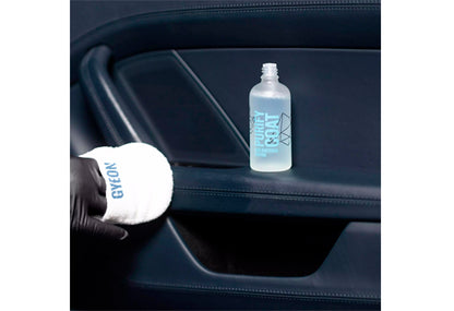 GYEON Q² PurifyCoat防菌塗層，專為汽車內籠護理而設計的高性能產品。韓國製造，利用創新化學鍵結技術，將抗菌成分牢固附著於表面，形成耐久的保護層。它能有效防止細菌和微生物滋生，同時賦予內飾自然的啞光外觀，不油不膩。適用範圍廣泛，從皮革座椅到塑料儀表板均可使用。Project-Auto香港汽車用品專門店，現貨極速出貨。