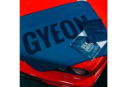 GYEON Q²M SilkDryer EVO SilkDryer EVO 吸水毛巾 乾燥毛巾 汽車吸水布 強力吸水布 洗車乾燥布 微纖維乾燥布 70x90cm twist-loop纖維 合成纖維 530GSM 吸水提升50% 無刮痕乾燥 不留水痕 無水痕 快速乾燥 輕觸吸水 無需用力按壓 安全適用柔軟漆面 鍍膜車安全 陶瓷塗層適用 車漆適用 玻璃適用 車外飾條適用 高性能吸水 高效乾燥 減少乾燥時間 汽車美容 汽車護理 車漆養護 車主必備 愛車護理 香港汽車用品 汽車用品推薦 香港網購 原裝正貨 正貨保證 專業汽車護理 優質汽車用品 立即選購 現貨