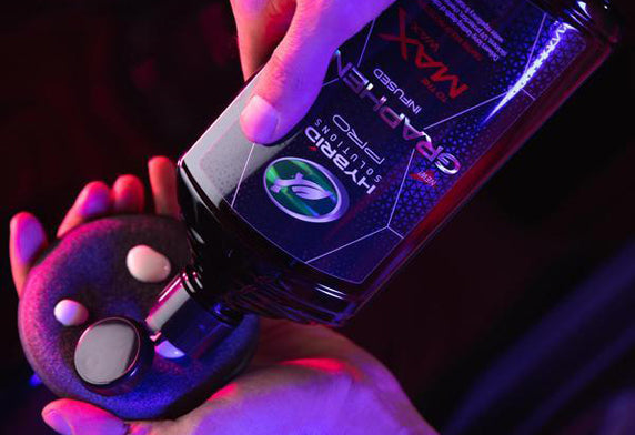 Turtle Wax Pro 龜牌Pro 石墨烯極致蠟 洗車汽車護理用品 車身蠟 汽車打蠟 展間光澤 抗紫外線 抗UV 防止老化 防止變色 長效保護 耐久保護 易於使用 易於清除 好上好下 手工上蠟 機器上蠟 美國製 美國原裝 14安士 414ml 汽車蠟 車漆保護 車漆養護 汽車美容 汽車護理 車身光亮 車主必備 愛車護理 香港汽車用品 汽車用品推薦 香港網購 原裝正貨 正貨保證 產品型號53479 適用各種車漆 深色車適用 淺色車適用 黑色車蠟 白色車蠟 專業細節設計 完美主義用家 頂級蠟品 持久顏色深度 滑順度 紫外線防護 防水性 防污性 化學耐受性 高壓剝離技術 穩定技術 