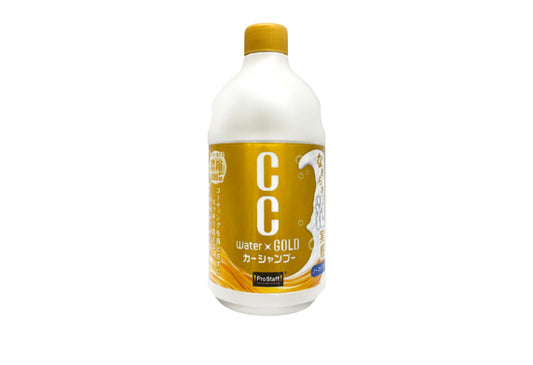 日本ProStaff CC系列金裝洗車液，香港現貨發售。本品專為已施作鍍膜塗層的車輛設計，採用中性溫和配方，不含研磨劑。豐富柔滑的泡沫能包裹污垢，防止洗車時產生劃痕，同時易於沖洗，有效防止污漬積聚。1L大容量，取4瓶蓋的量稀釋於約4升水即可使用。使用CC系列洗車液可延長塗層的持久性，維持車身水珠效果與光澤。香港潮濕多雨，鍍膜車輛需選用溫和有效的洗車液，本品能有效保護昂貴鍍膜層。Project-Auto香港汽車用品網店，滿HK$168免運費。