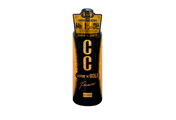 日本ProStaff CC Water Gold極上の艶高級鍍膜劑補充裝，香港現貨發售。本品為CC Water Gold系列高級型號，採用玻璃類奈米顆粒與高級光澤成分的W型雙重塗層效果，帶來令人震撼的深邃光澤與透明感。新配方添加耐久樹脂，增強與車身的附著力，形成堅固耐用的塗層。480ml大容量補充裝設計，適合已擁有CC Water Gold噴霧瓶的用戶進行經濟環保的補充。適用於車身、頭燈、輪圈、鍍鉻部件及車內儀表板。乾車施工：確保車身乾燥後均勻噴灑，用乾淨拋光布輕輕擦拭即可實現理想光澤。本品不含研磨劑，適用所有車色。香港潮濕多雨，本產品能有效維持車身光澤與撥水效果。Project-Auto香港汽車用品網店，滿HK$168免運費。
