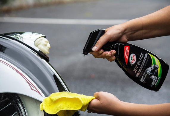 Turtle Wax 龜牌 純黑專業級噴蠟 汽車打蠟 車身修護打理保養護理用品 洗車用品必備 人氣商品 口碑商品 車友推薦 用家實證 好用黑色噴蠟 黑色車漆護理 黑色車漆增豔 黑色車漆修復 黑色車漆保護 噴霧式蠟品 快速護理 日常維護 深色車漆養護 金屬漆保養 車漆深度 滑順感 容易清潔 減少灰塵附著 防水珠 防污垢 防道路污漬 防蟲屍 防鳥糞 防紫外線傷害 防環境汙染 防化學物質