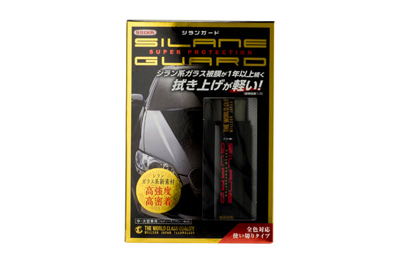日本Willson Silane Guard水晶鏡鍍膜，香港現貨發售。本品為高性能玻璃系鍍膜，採用高濃度矽烷聚合物與二氧化矽(SiO₂)配方，能在車漆表面形成堅硬透明的保護層，有效防止水垢、污漬、鳥糞、昆蟲殘骸與輕微刮傷。具備卓越的撥水效果，雨水迅速滑落，同時防止紫外線與酸雨侵蝕，保護效果持續超過一年。95ml容量，約可完全覆蓋一般轎車、SUV或MPV整車表面，適合香港常見的中大型車輛。使用前請先將車身徹底清潔並完全擦乾，將本品充分搖勻後倒於專用拭擦布上，建議以小範圍分段施工，均勻塗抹後靜置數分鐘使其反應，再用乾淨拭擦布輕輕擦去多餘產品，直至表面光滑。施工後24小時內避免洗車或淋濕，以確保鍍膜完全固化，達到最佳保護效果。本品適用於所有車色，包括金屬漆與珍珠漆。包裝內含鍍膜劑、專用海綿塗抹器及拭淨布。Project-Auto香港汽車用品網店，滿HK$168免運費。